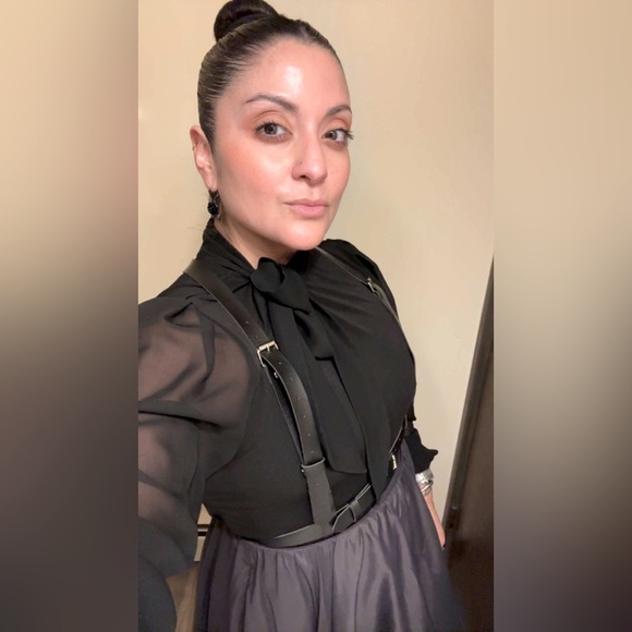 🖤🦇Welcome! To my Poshmark page! 🖤🦇 - Picture 1 of 5